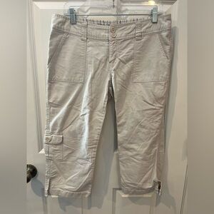 Aeropostale Cargo Khaki Capris Size 9/10